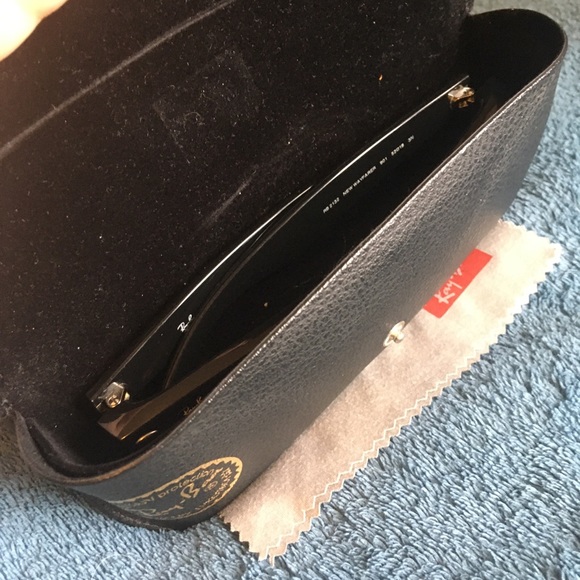 Ray Ban New Wayfarer Classic Sunglasses - Picture 15 of 16